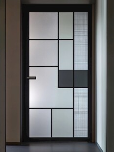 简约玻璃拼接房门设计