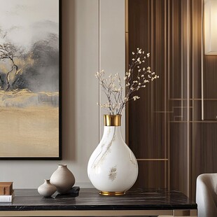 中式雅致花瓶摆设于桌间