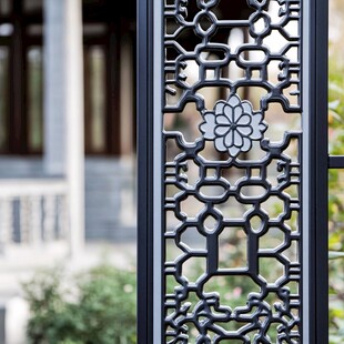 中式雕花铁艺门窗精致细节
