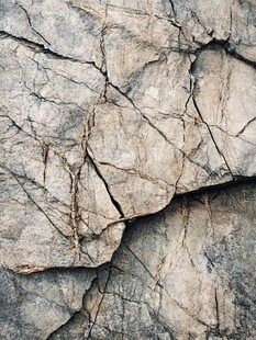 岩石表面的细密裂纹纹理