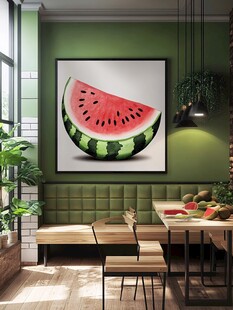 西瓜挂画装点清新餐厅