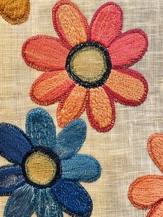 刺绣花卉图案精美布料