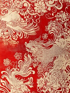 红底金纹龙凤花卉传统图案