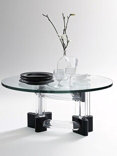 现代简约玻璃圆桌餐具摆设