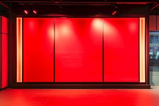 红色时尚展示空间背景墙