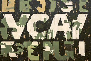 迷彩风格复古字母图案