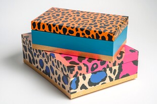 豹纹彩盒堆叠展示