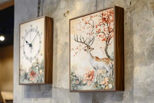 中式风鹿主题装饰画与挂钟