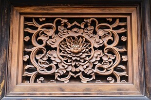 中式木雕窗 精美花卉纹饰