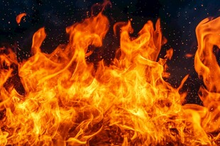 熊熊烈火燃烧的震撼瞬间