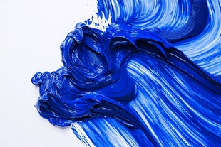 蓝色颜料笔触纹理特写