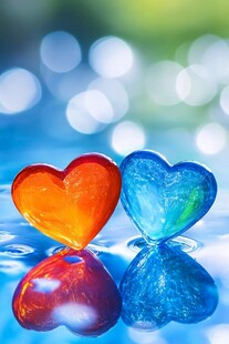 双心玻璃摆件的梦幻光影