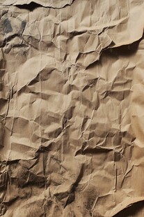 皱巴巴的牛皮纸纹理背景