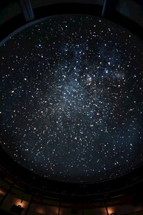 穹顶之上的璀璨星空