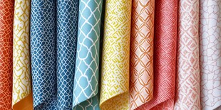 多彩花纹布料展示