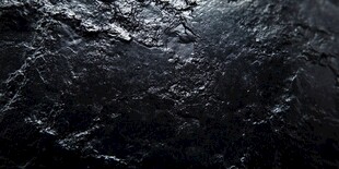 黑色岩石纹理特写