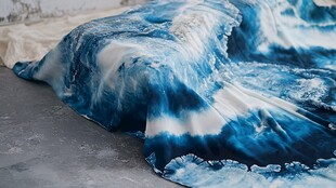 蓝白渐变扎染布料纹理展示