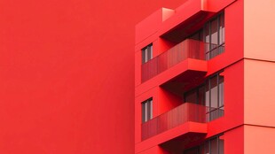 红色建筑外观独特视角