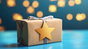 金色星星装饰的精美礼品盒