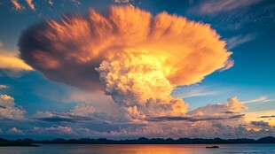 壮观的海上积雨云美景