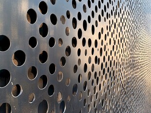 金属穿孔板纹理特写