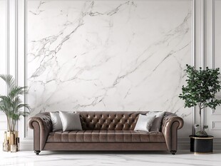 大理石墙前的复古棕色沙发
