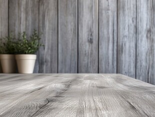 木质桌面与绿植背景