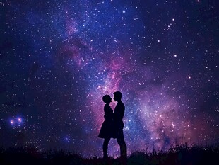 星空下的浪漫情侣