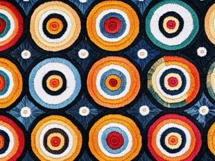 多彩圆形刺绣图案纹理