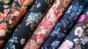 多彩花卉印花布料展示