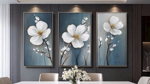 三幅花卉挂画装饰餐厅空间