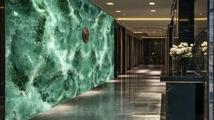 奢华绿玉石打造的走廊空间