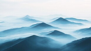 水墨群山云雾缭绕美景