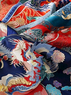 传统中式龙纹华丽丝绸布料