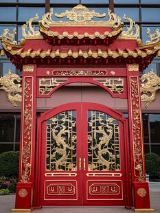 中式红金雕花大门