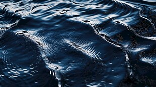 蓝色水波纹理特写