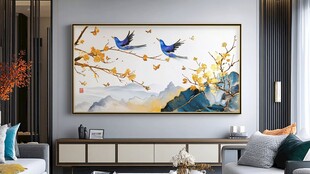中式客厅中的花鸟装饰画