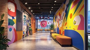 多彩艺术风的创意走廊空间