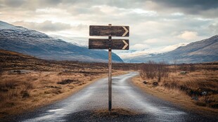 荒野路标指引前行方向