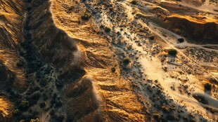 黄昏下的壮美山地景观