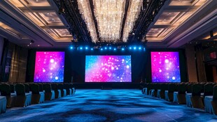 豪华璀璨的大型会议场地