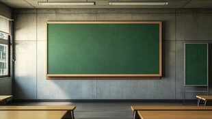 教室中的空荡绿色黑板