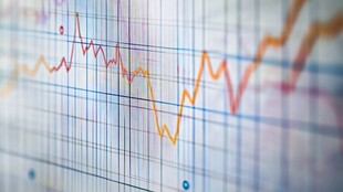 折线图表展示数据趋势