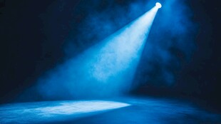 蓝色舞台聚光灯效果展示