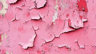 剥落的粉色墙面纹理特写