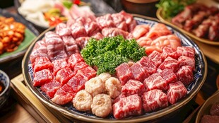 丰盛烤肉食材拼盘