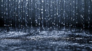 雨滴落下的唯美瞬间