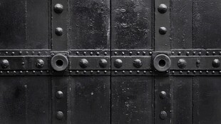 古老铁门细节特写