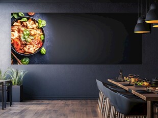 餐厅内的美食装饰与桌椅