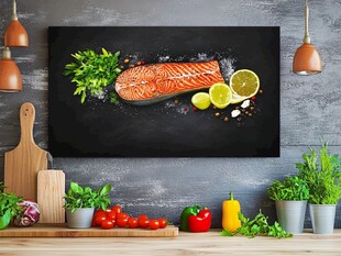 新鲜三文鱼搭配多彩蔬菜